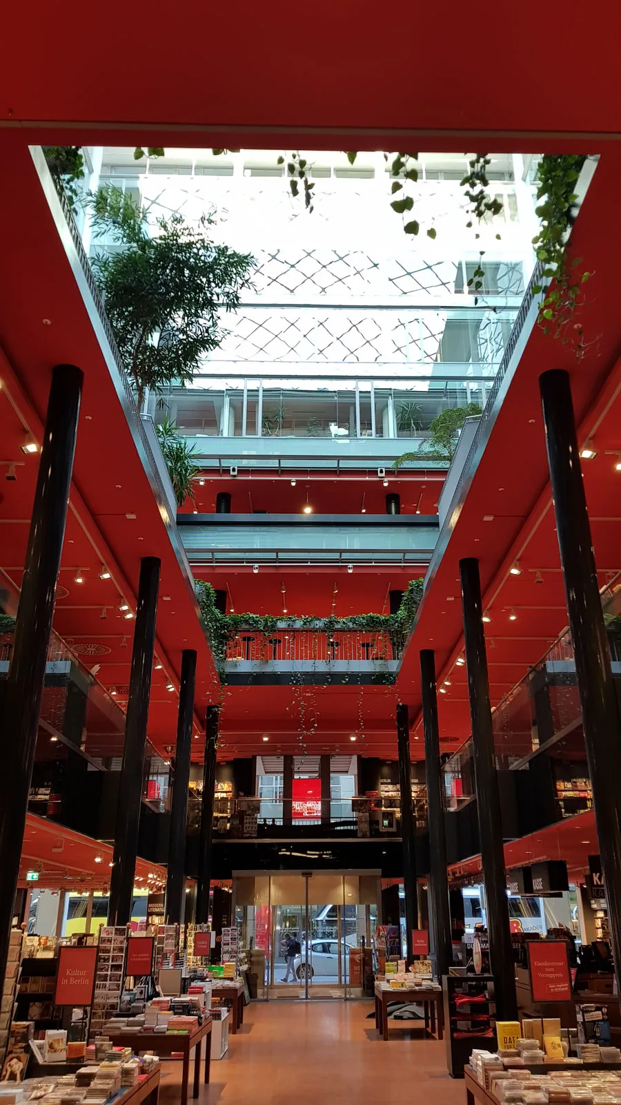 Kulturkaufhaus Dussmann — Bild 1 von 1